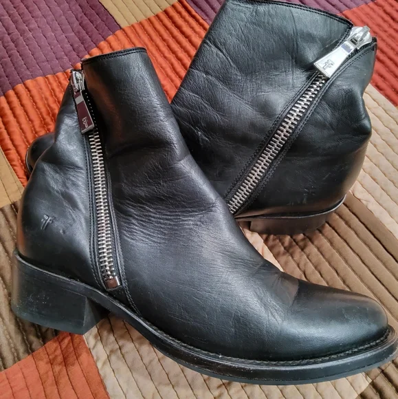 Frye Demi Asymmetrical Zip Booties Size 9,5 - Picture 7 of 12